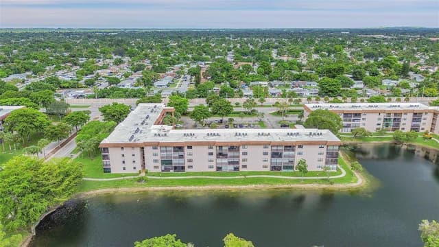 6095 N Sabal Palm Boulevard # 212, Tamarac FL 33319 - Tamarac, FL - Photo 4