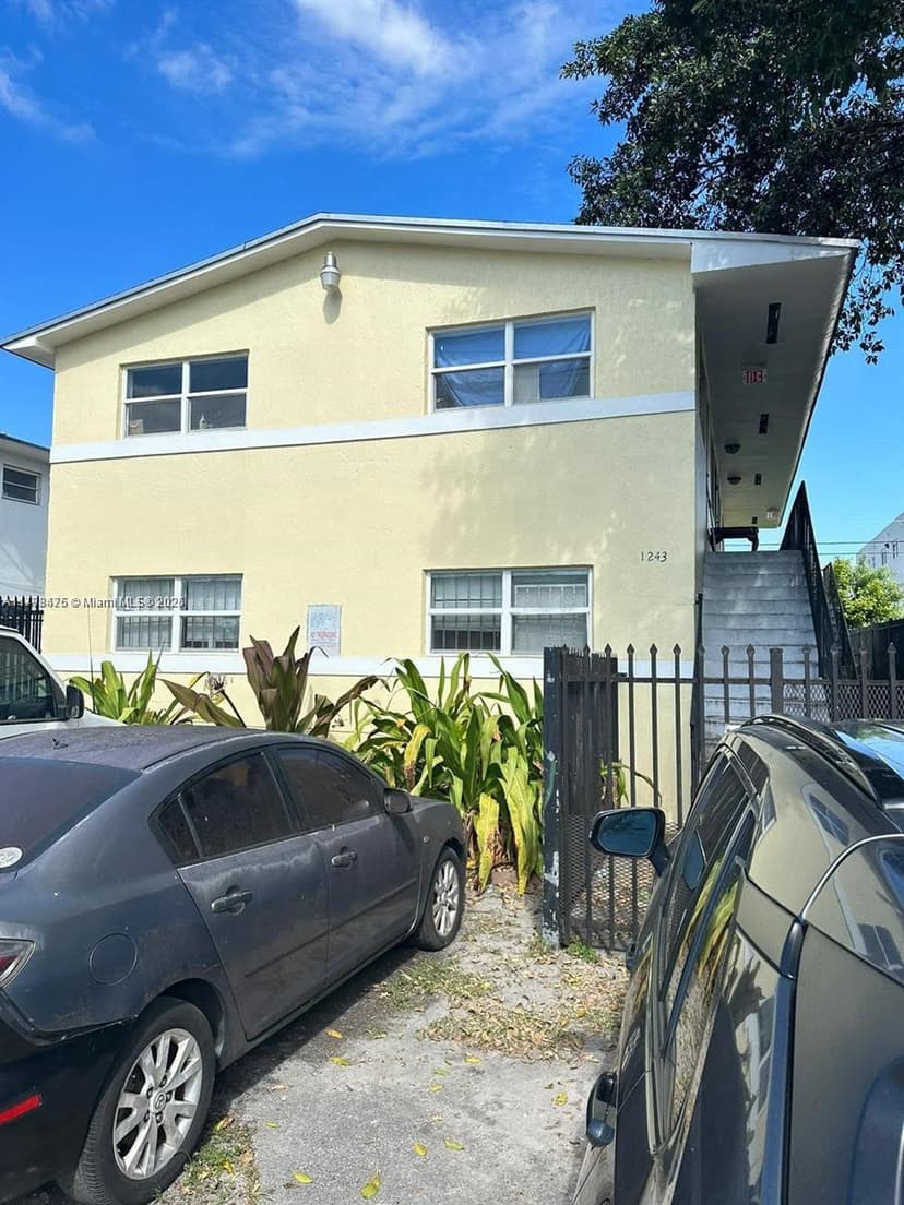 1243 NW 61st St, Miami FL 33142