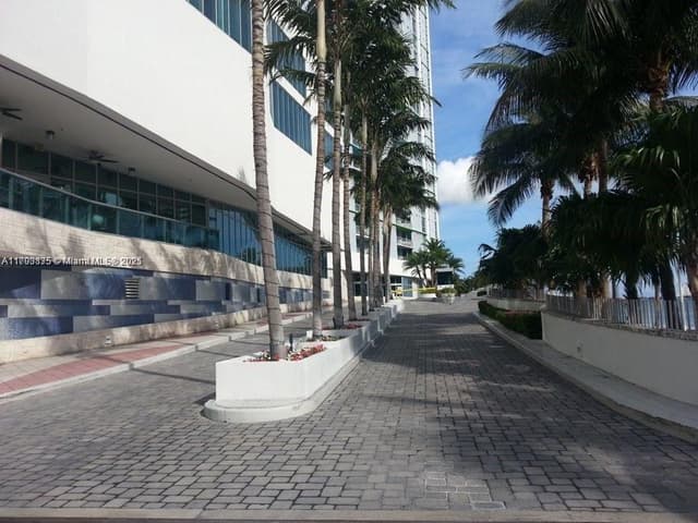 325 S Biscayne Blvd # 3822, Miami FL 33131 - Miami, FL - Photo 3