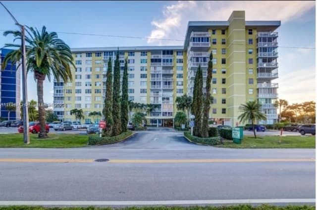 4400 Hillcrest Dr # B, Hollywood FL 33021 - Hollywood, FL - Photo 2