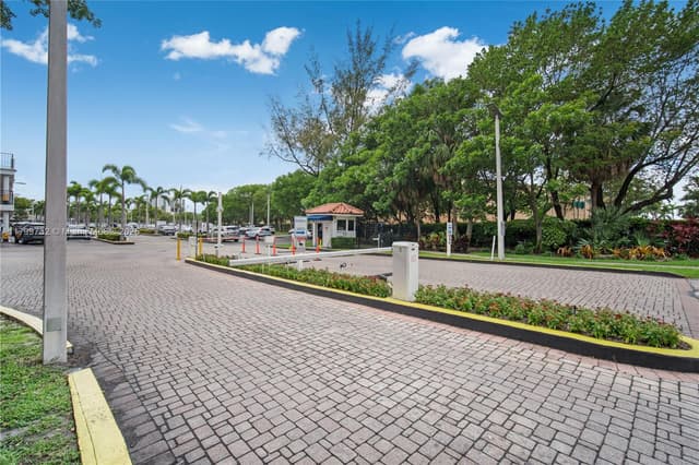 2750 NE 183rd St # 504, Aventura FL 33160 - Aventura, FL - Photo 3