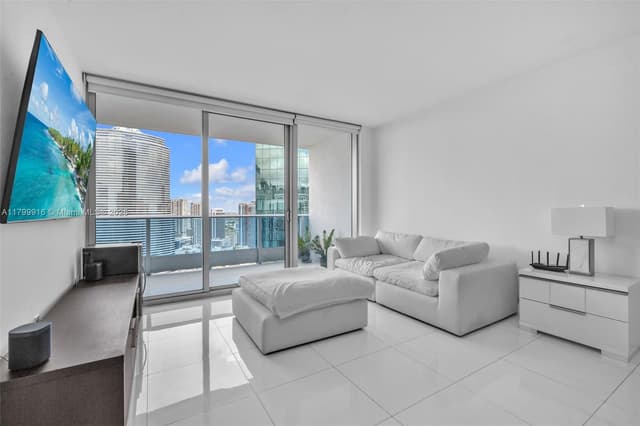 200 Biscayne Boulevard Way # 4012, Miami FL 33131 - Miami, FL - Photo 2