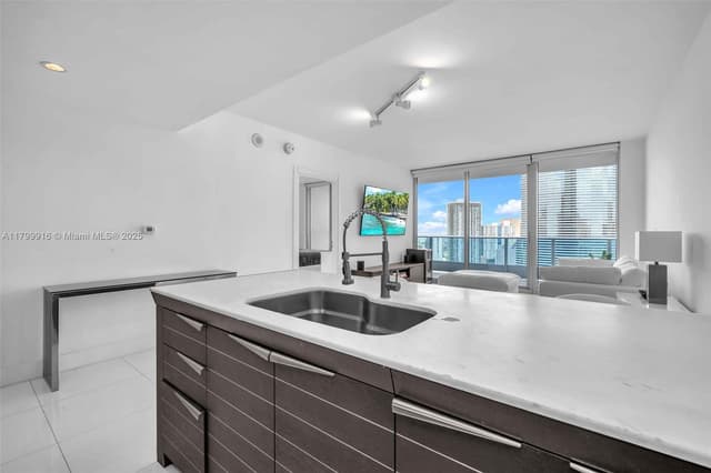 200 Biscayne Boulevard Way # 4012, Miami FL 33131 - Miami, FL - Photo 6