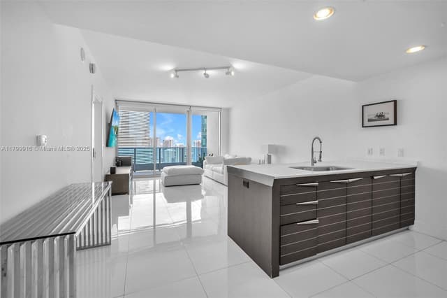 200 Biscayne Boulevard Way # 4012, Miami FL 33131 - Miami, FL - Photo 3