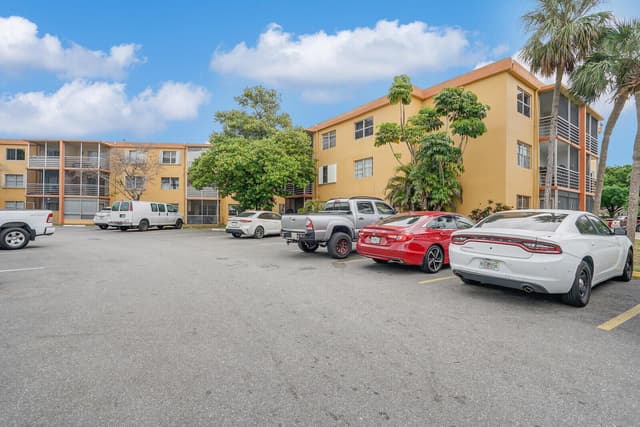 4364 NW 9th Avenue # 3d, Deerfield Beach FL 33064 - Deerfield Beach, FL - Photo 2