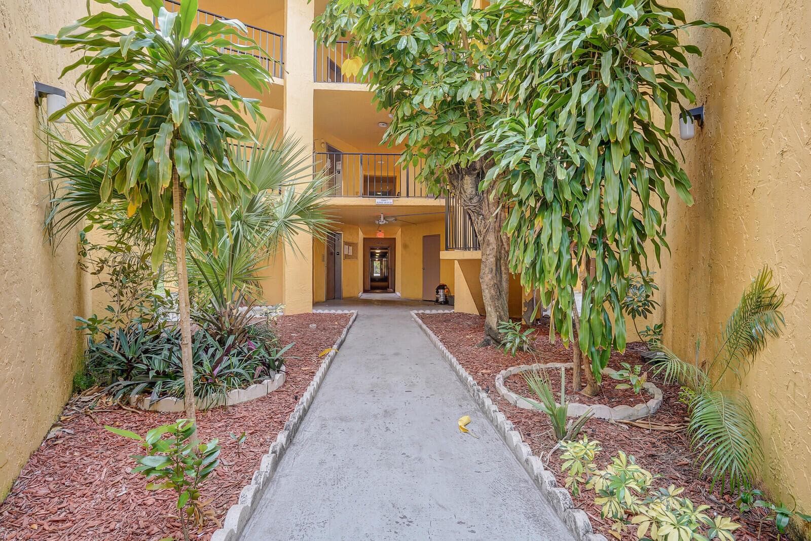4364 NW 9th Avenue # 3d, Deerfield Beach FL 33064 - Deerfield Beach, FL - Photo 1