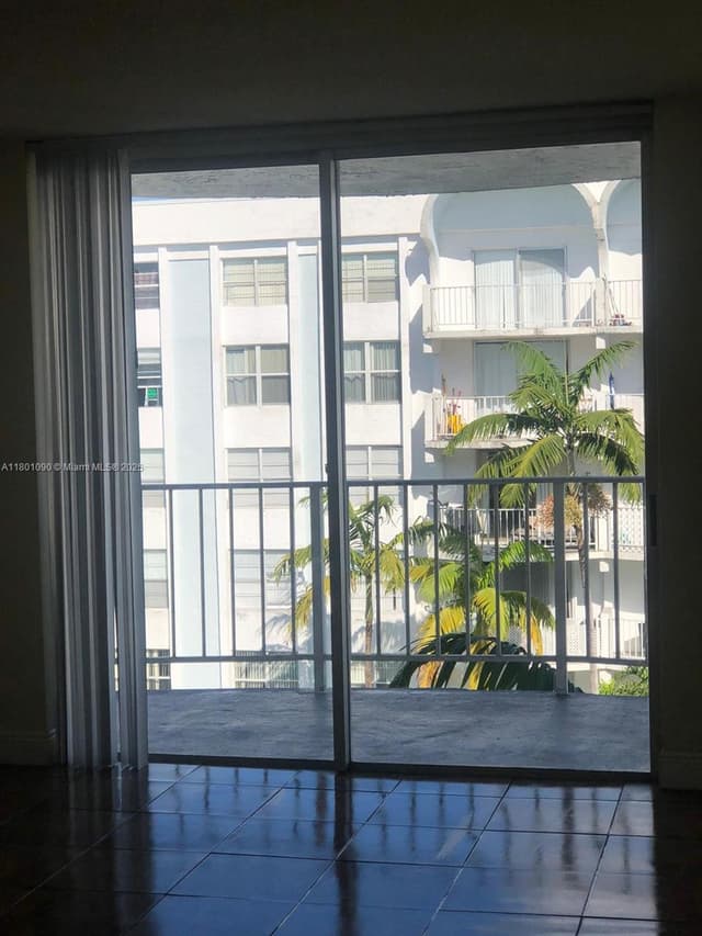 492 NW 165th St Rd # C514, Miami FL 33169 - Miami, FL - Photo 3