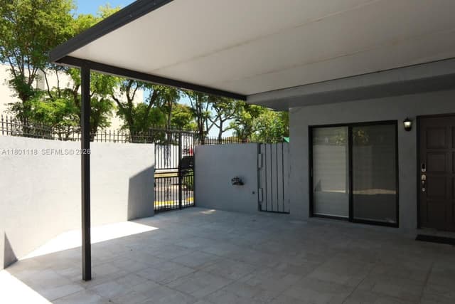 8098 NW 99th Ter, Hialeah Gardens FL 33016 - Hialeah Gardens, FL - Photo 4