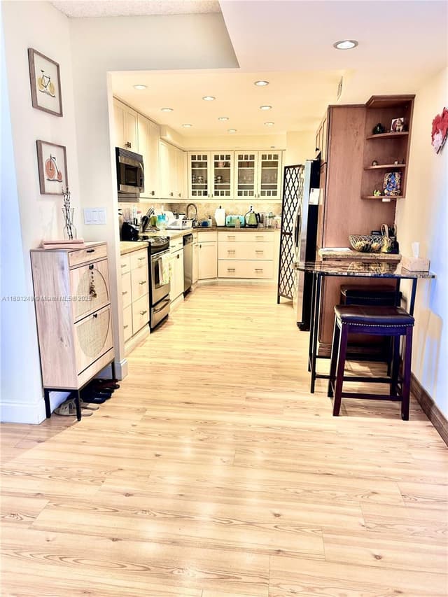 600 Three Islands Blvd # 905, Hallandale Beach FL 33009 - Hallandale Beach, FL - Photo 2