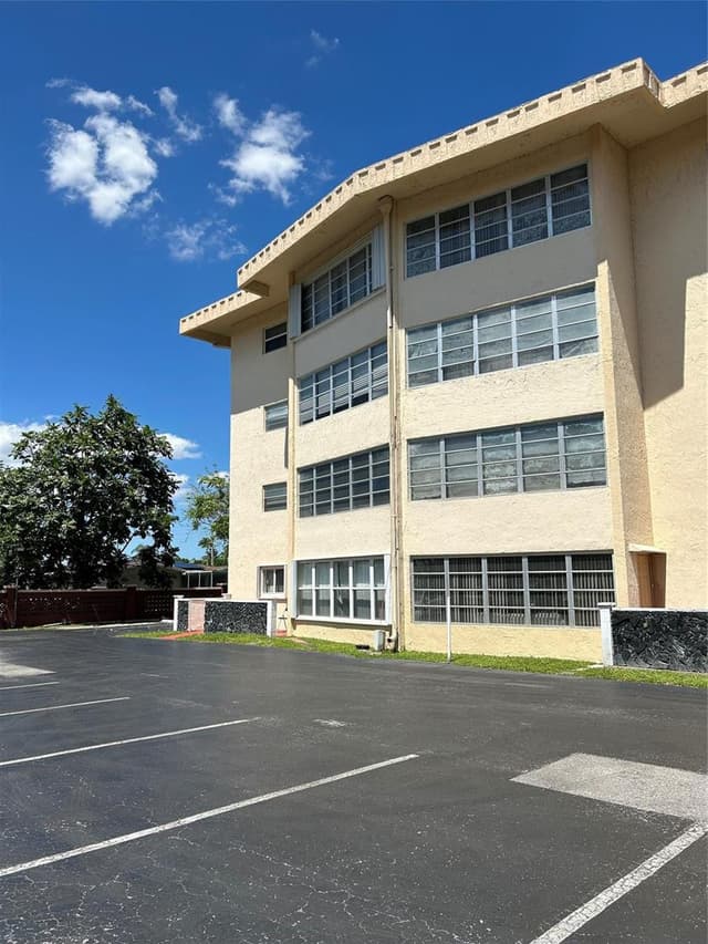 4191 NW 41st Street # 312, Lauderdale Lakes FL 33319 - Lauderdale Lakes, FL - Photo 3