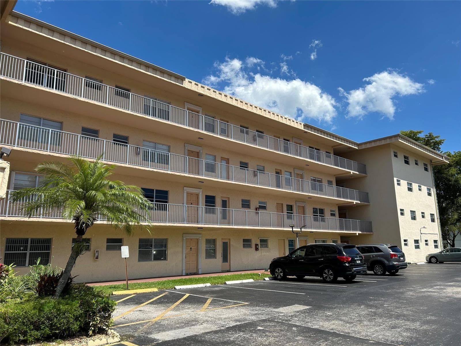 4191 NW 41st Street # 312, Lauderdale Lakes FL 33319 - Lauderdale Lakes, FL - Photo 1