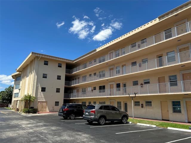 4191 NW 41st Street # 312, Lauderdale Lakes FL 33319 - Lauderdale Lakes, FL - Photo 4