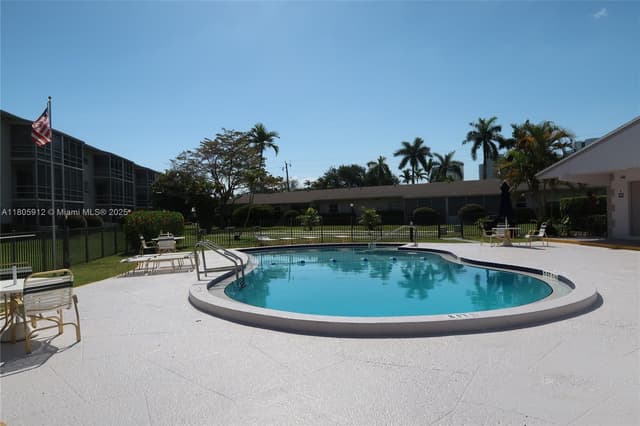700 Layne Blvd # 112, Hallandale Beach FL 33009 - Hallandale Beach, FL - Photo 2