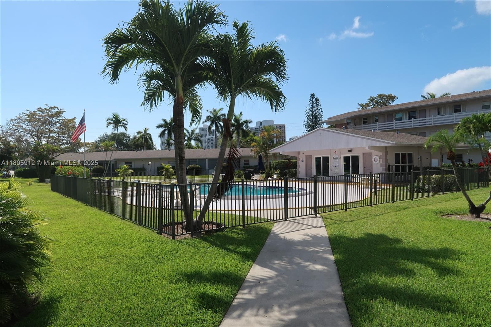 700 Layne Blvd # 112, Hallandale Beach FL 33009 - Hallandale Beach, FL - Photo 1
