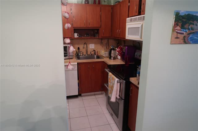 700 Layne Blvd # 112, Hallandale Beach FL 33009 - Hallandale Beach, FL - Photo 5