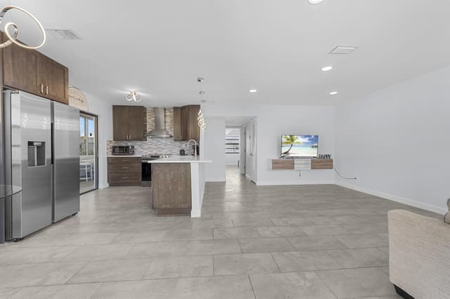 234 Capri E, Delray Beach FL 33484 - Delray Beach, FL - Photo 2