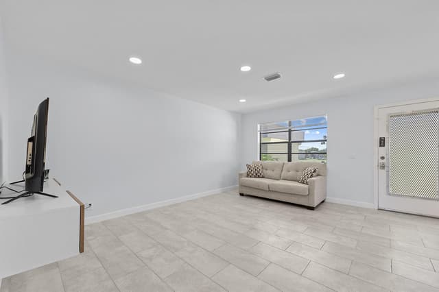 234 Capri E, Delray Beach FL 33484 - Delray Beach, FL - Photo 4