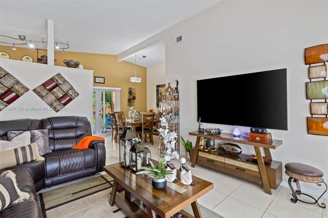 881 NW 177th Ter, Miami Gardens FL 33169 - Miami Gardens, FL - Photo 7