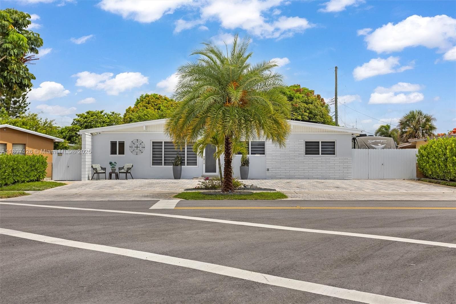 881 NW 177th Ter, Miami Gardens FL 33169 - Miami Gardens, FL - Photo 1
