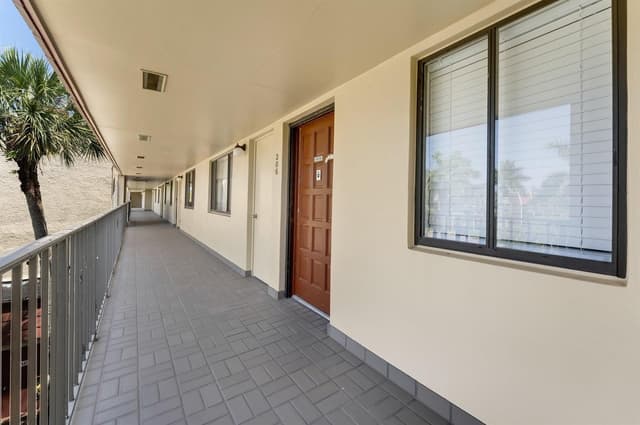 4489 Luxemburg Court # 306, Lake Worth FL 33467 - Lake Worth, FL - Photo 3