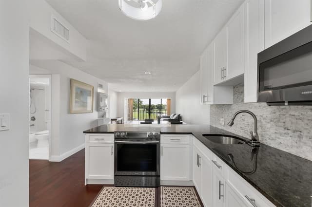 4489 Luxemburg Court # 306, Lake Worth FL 33467 - Lake Worth, FL - Photo 4