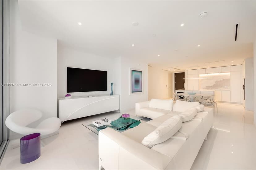 300 Biscayne Blvd Way # 5205W, Miami FL 33131