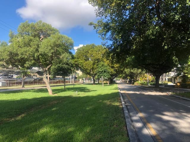 1975 NE 135th St # 2D, North Miami FL 33181 - North Miami, FL - Photo 2