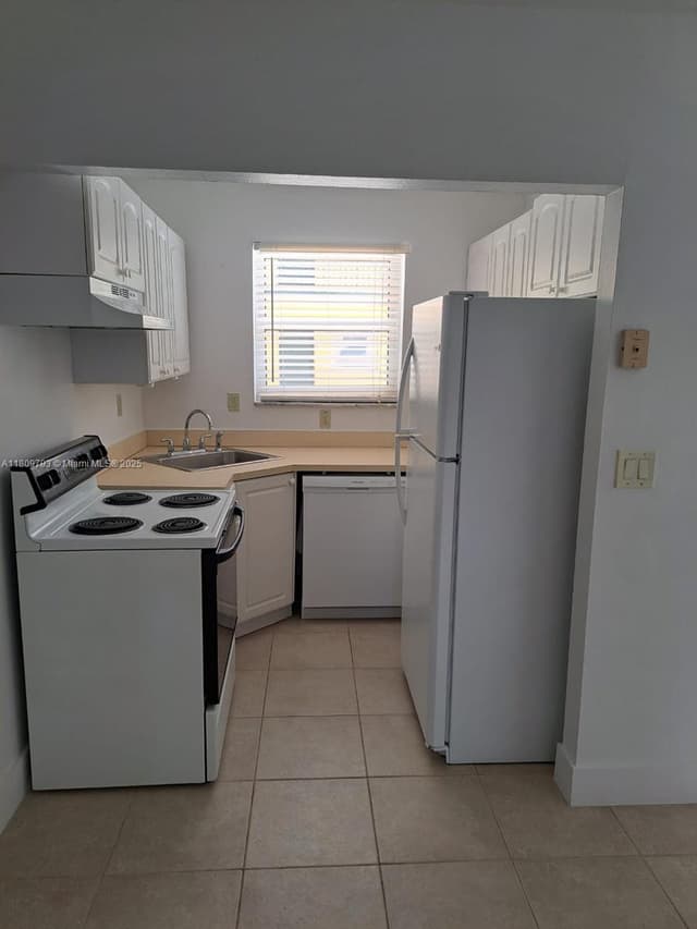 1975 NE 135th St # 2D, North Miami FL 33181 - North Miami, FL - Photo 6