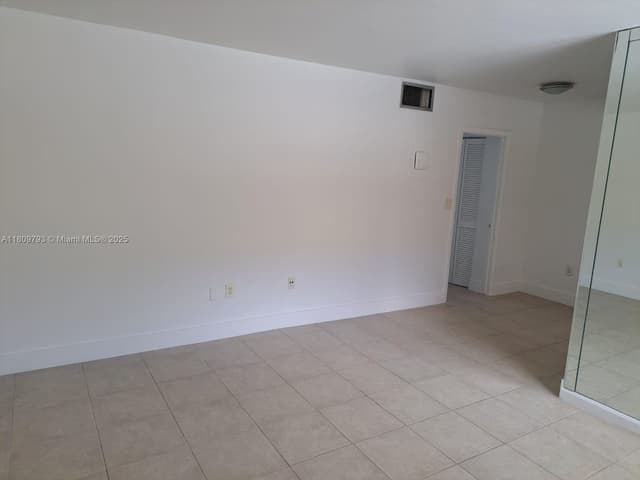 1975 NE 135th St # 2D, North Miami FL 33181 - North Miami, FL - Photo 3