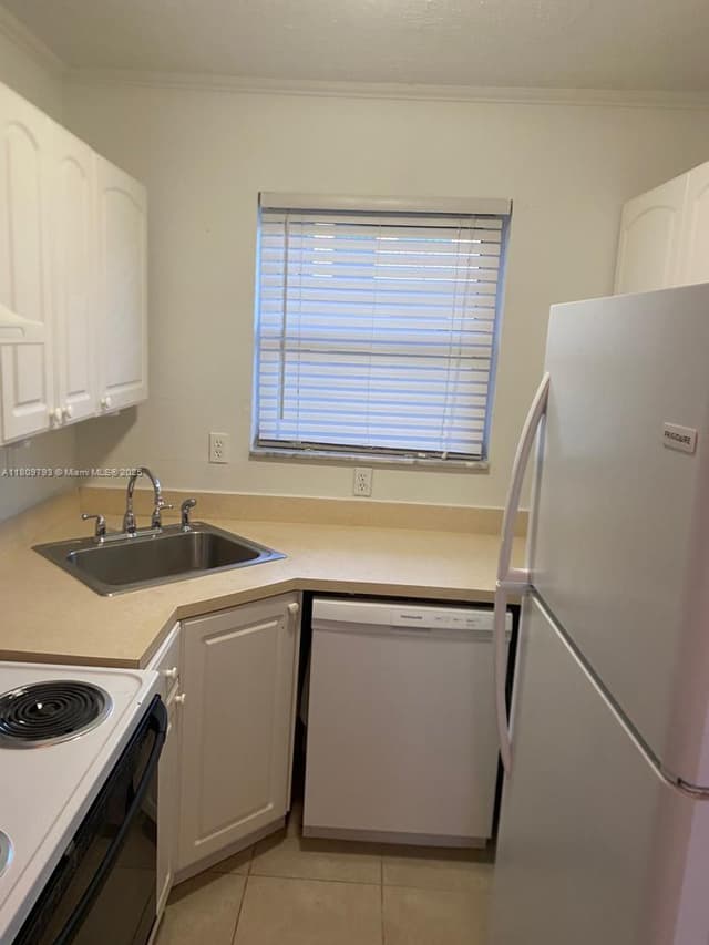 1975 NE 135th St # 2D, North Miami FL 33181 - North Miami, FL - Photo 5
