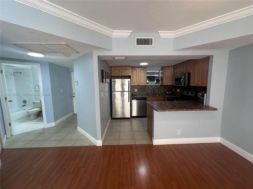 8290 Lake Dr # 502, Doral FL 33166