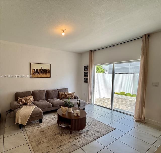 907 SE 17th Ct, Homestead FL 33034 - Homestead, FL - Photo 3