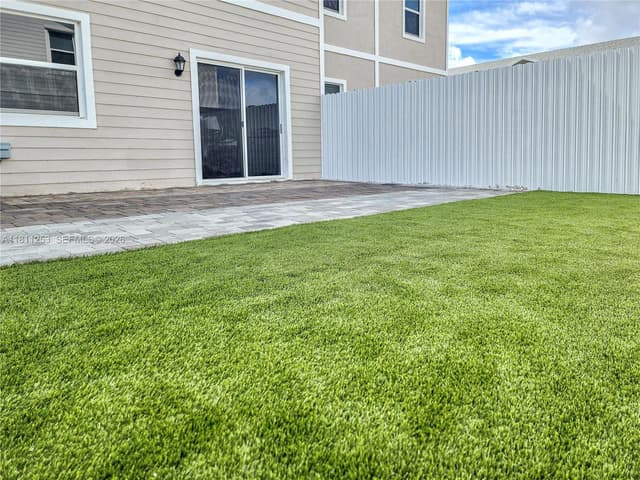 907 SE 17th Ct, Homestead FL 33034 - Homestead, FL - Photo 5