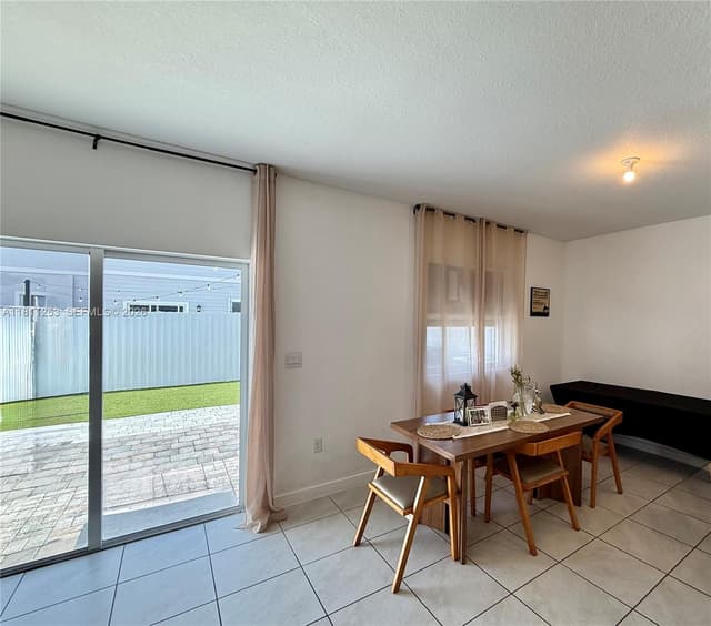 907 SE 17th Ct, Homestead FL 33034 - Homestead, FL - Photo 4