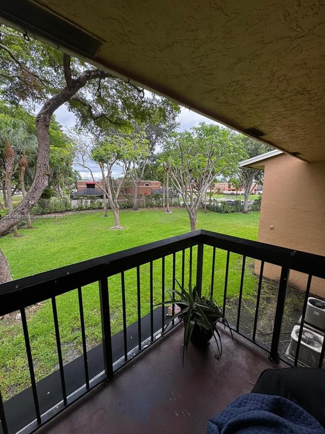 6023 10th Ave N # 215, Green Acres FL 33463 - Green Acres, FL - Photo 2