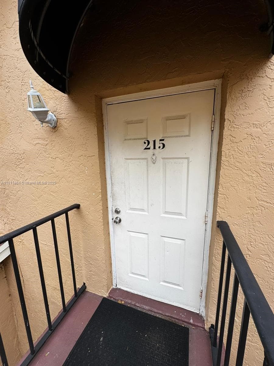 6023 10th Ave N # 215, Green Acres FL 33463 - Green Acres, FL - Photo 1