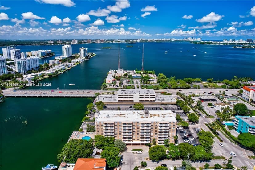 1455 N Treasure Dr # 3R, North Bay Village FL 33141