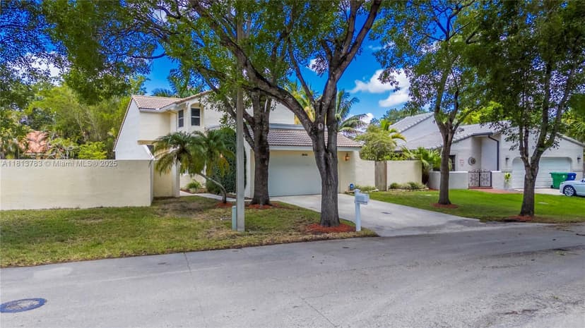 2845 Garden Dr, Cooper City FL 33026