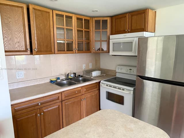 217 Suffolk F # 217, Boca Raton FL 33434 - Boca Raton, FL - Photo 2