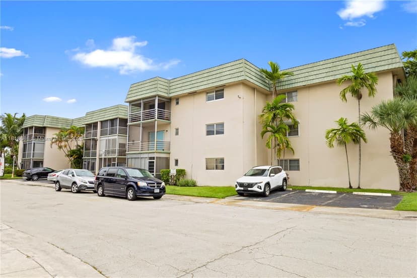 5790 Stirling # 212, Hollywood FL 33021