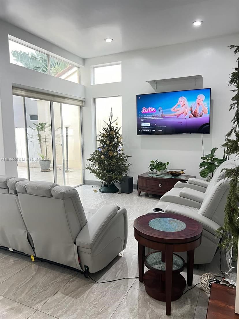 1120 Papaya St, Hollywood FL 33019
