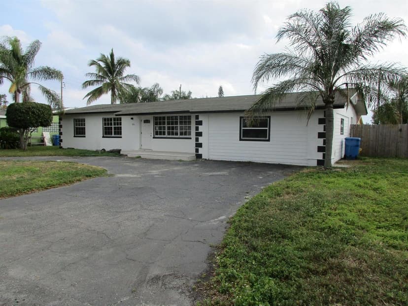 806 Minnesota Street, Lantana FL 33462