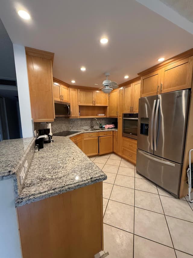 1046 Wolverton C, Boca Raton FL 33434 - Boca Raton, FL - Photo 2