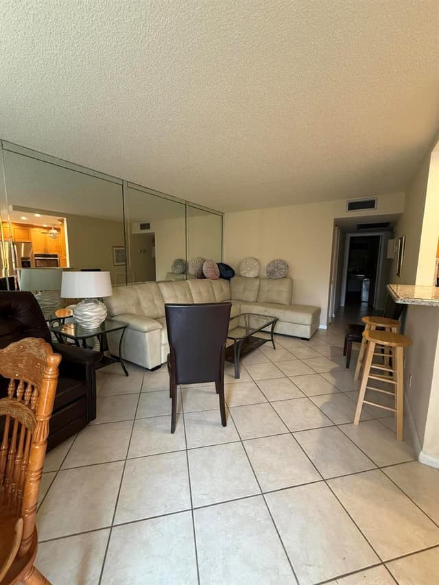 1046 Wolverton C, Boca Raton FL 33434 - Boca Raton, FL - Photo 6