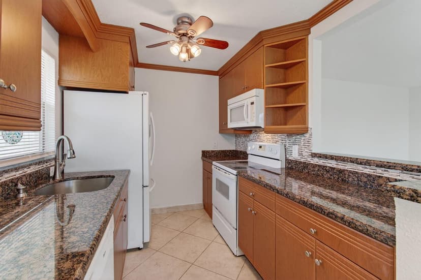 228 Brittany E, Delray Beach FL 33446