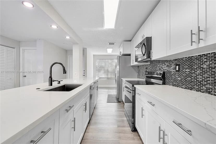 8239 NW 8th St # 3, Plantation FL 33324