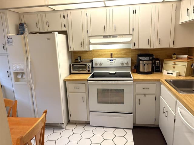 3571 Inverrary Drive # 209, Lauderhill FL 33319 - Lauderhill, FL - Photo 2