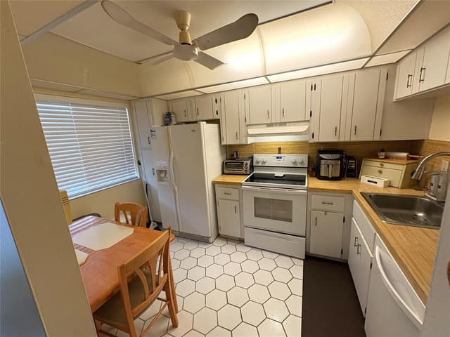 3571 Inverrary Drive # 209, Lauderhill FL 33319 - Lauderhill, FL - Photo 3