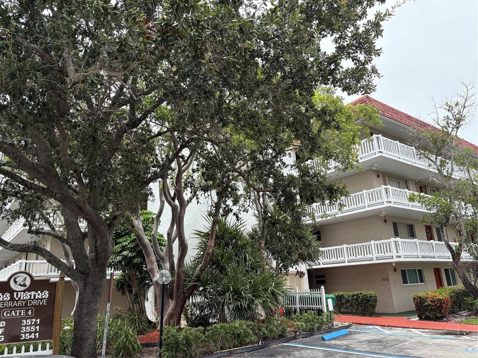 3571 Inverrary Drive # 209, Lauderhill FL 33319 - Lauderhill, FL - Photo 1