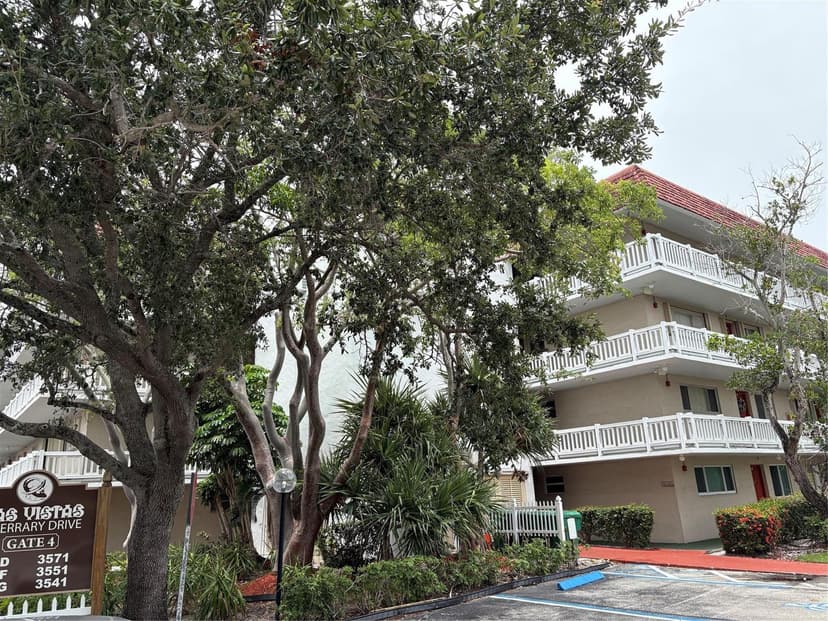 3571 Inverrary Drive # 209, Lauderhill FL 33319